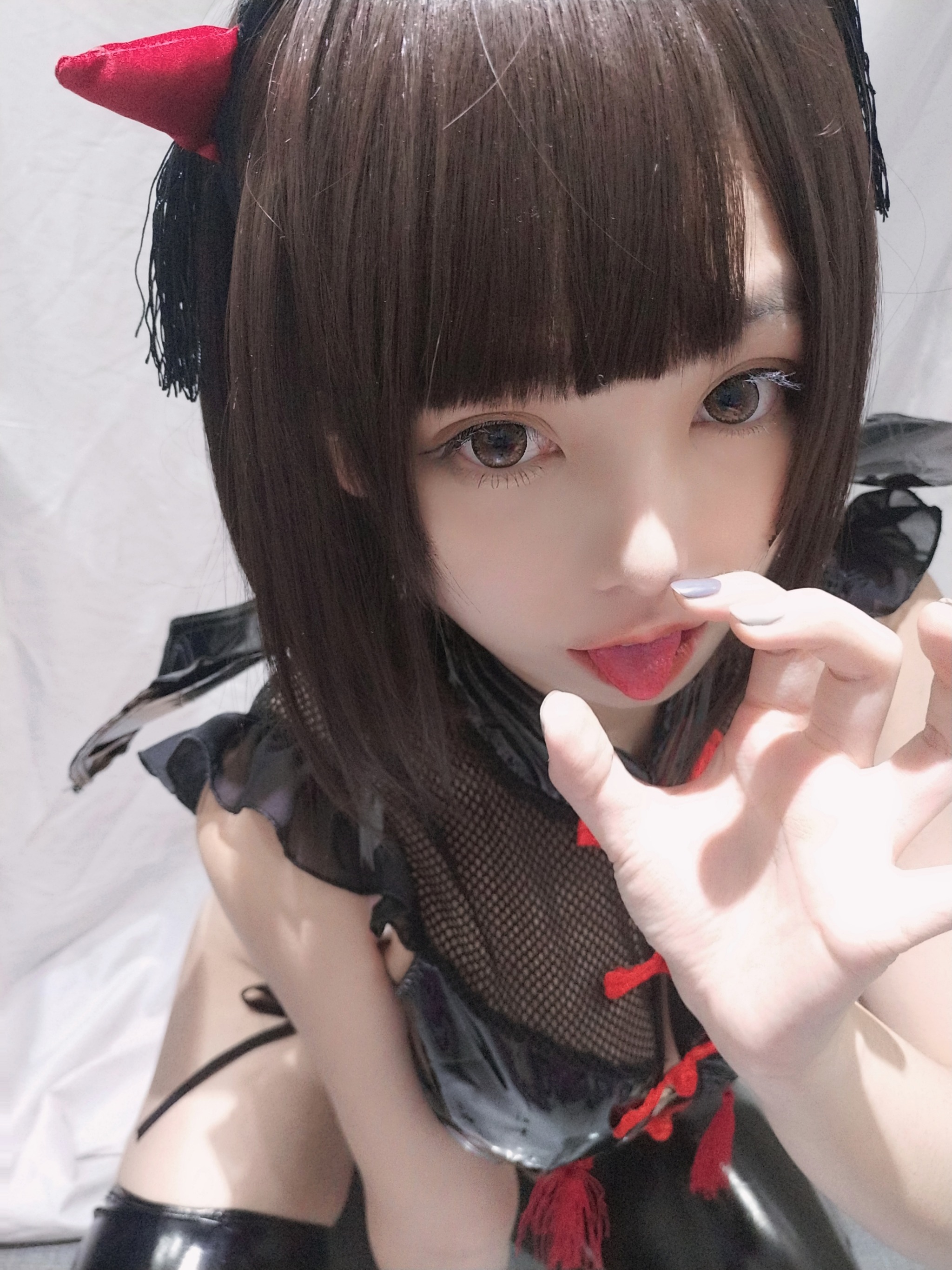 图片[1]-蜜汁猫裘 – NO.023 小恶魔自拍 [28P]-XikXak